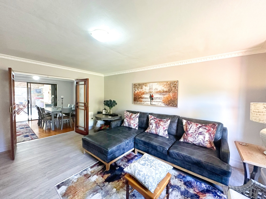 5 Bedroom Property for Sale in The Island Western Cape